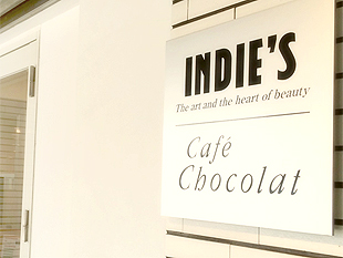 indies（インディーズ）の看板